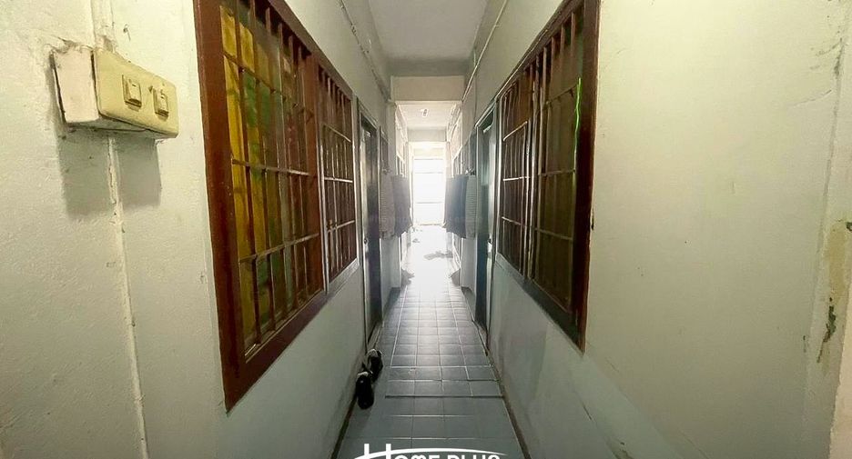 For sale 42 bedrooms apartment in Bang Kapi, Bangkok