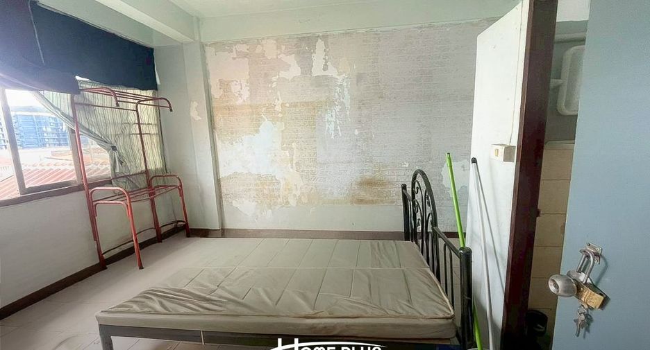 For sale 42 bedrooms apartment in Bang Kapi, Bangkok