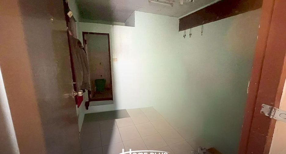 For sale 42 bedrooms apartment in Bang Kapi, Bangkok