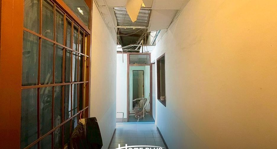 For sale 42 bedrooms apartment in Bang Kapi, Bangkok