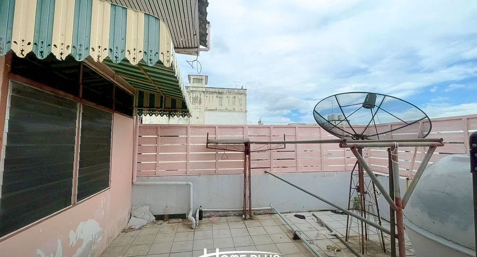 For sale 42 bedrooms apartment in Bang Kapi, Bangkok