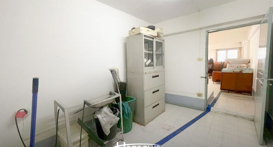 For sale 4 bedrooms townhouse in Bang Na, Bangkok