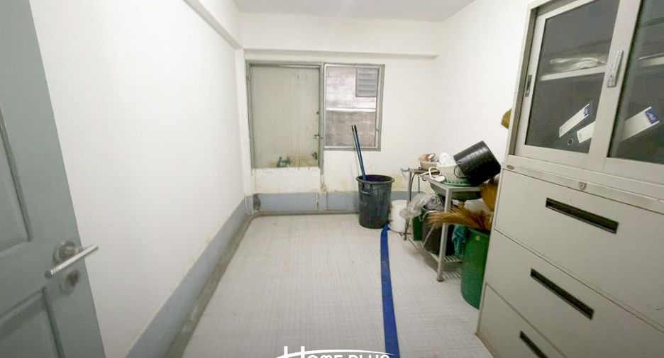 For sale 4 bedrooms townhouse in Bang Na, Bangkok