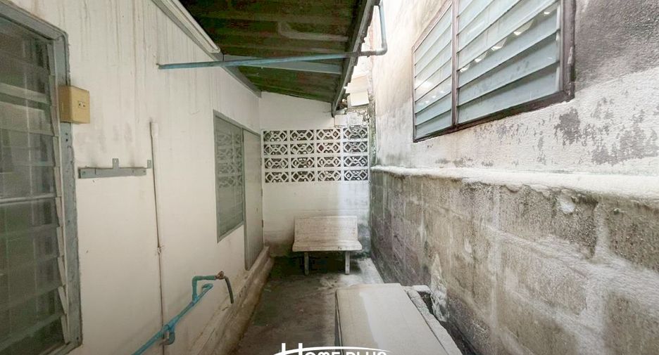 For sale 4 bedrooms townhouse in Bang Na, Bangkok