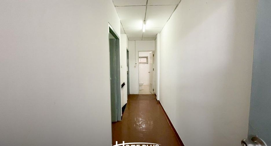 For sale 4 bedrooms townhouse in Bang Na, Bangkok