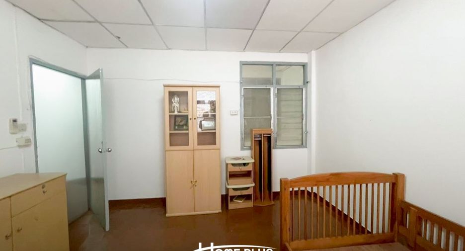 For sale 4 bedrooms townhouse in Bang Na, Bangkok