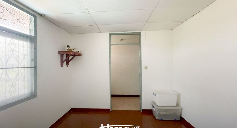 For sale 4 bedrooms townhouse in Bang Na, Bangkok