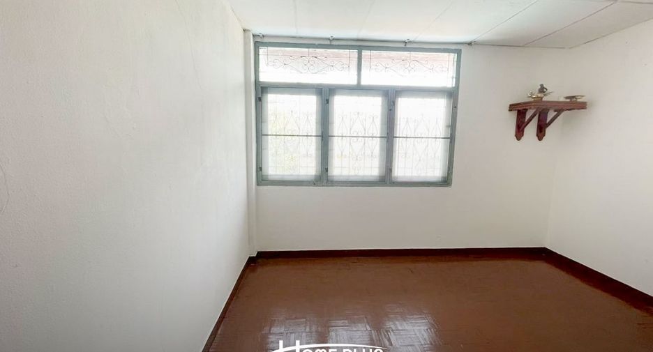 For sale 4 bedrooms townhouse in Bang Na, Bangkok