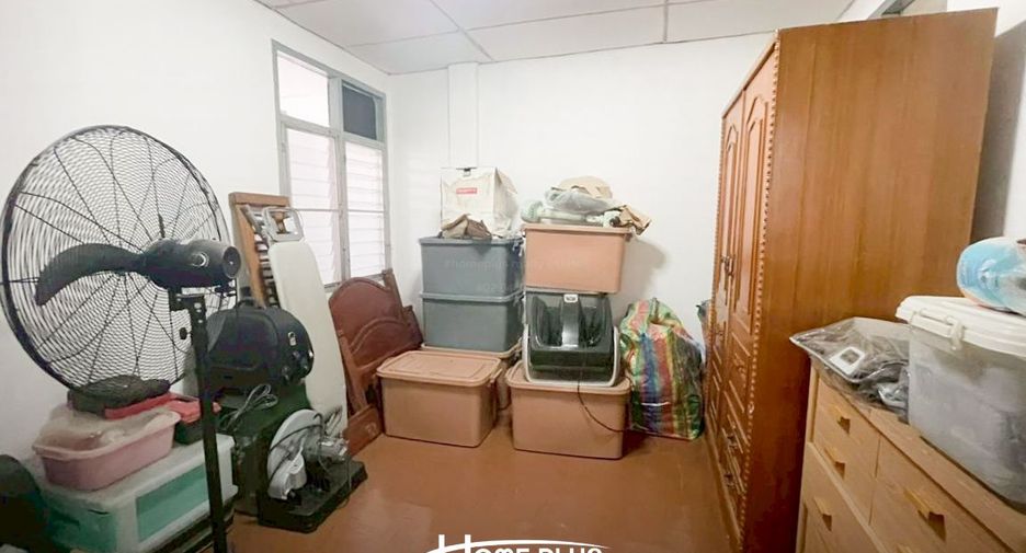 For sale 4 bedrooms townhouse in Bang Na, Bangkok