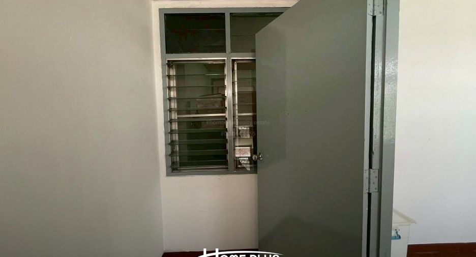 For sale 4 bedrooms townhouse in Bang Na, Bangkok