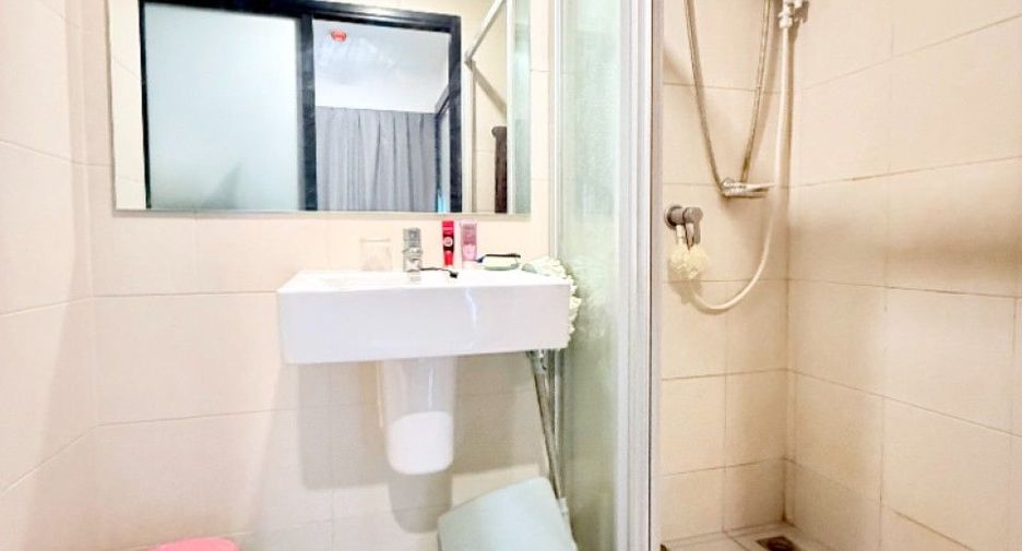 For sale 1 bed condo in Si Racha, Chonburi