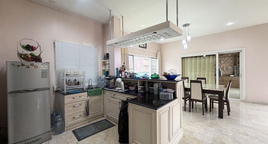 For sale 5 bedrooms house in Saraphi, Chiang Mai