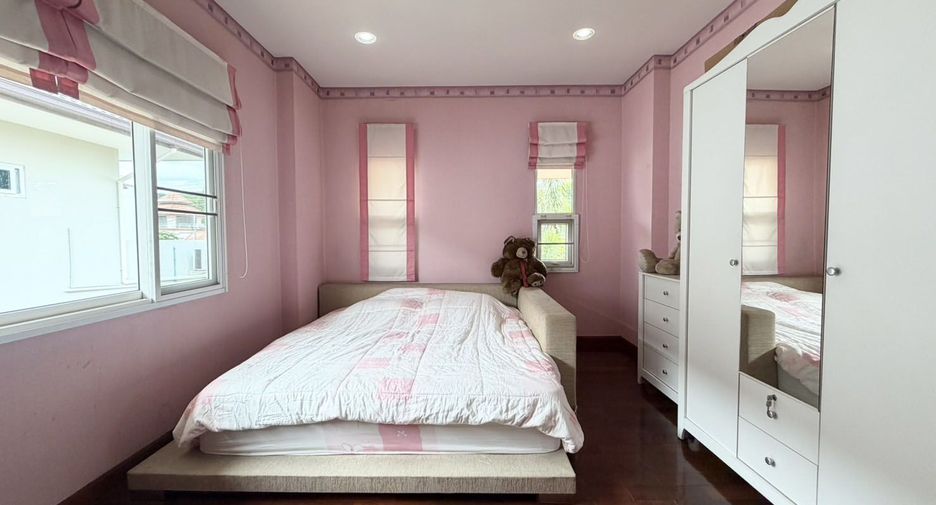 For sale 5 bedrooms house in Saraphi, Chiang Mai