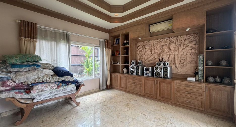 For sale 5 bedrooms house in Saraphi, Chiang Mai