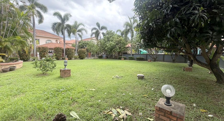 For sale 5 bedrooms house in Saraphi, Chiang Mai