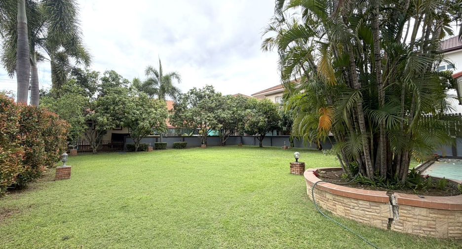 For sale 5 bedrooms house in Saraphi, Chiang Mai
