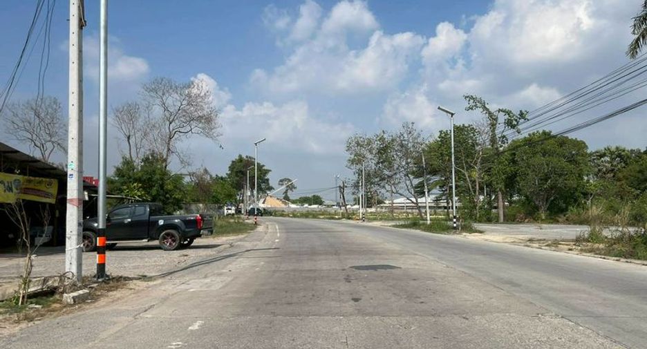 出售 土地 在 Si Racha, Chon Buri