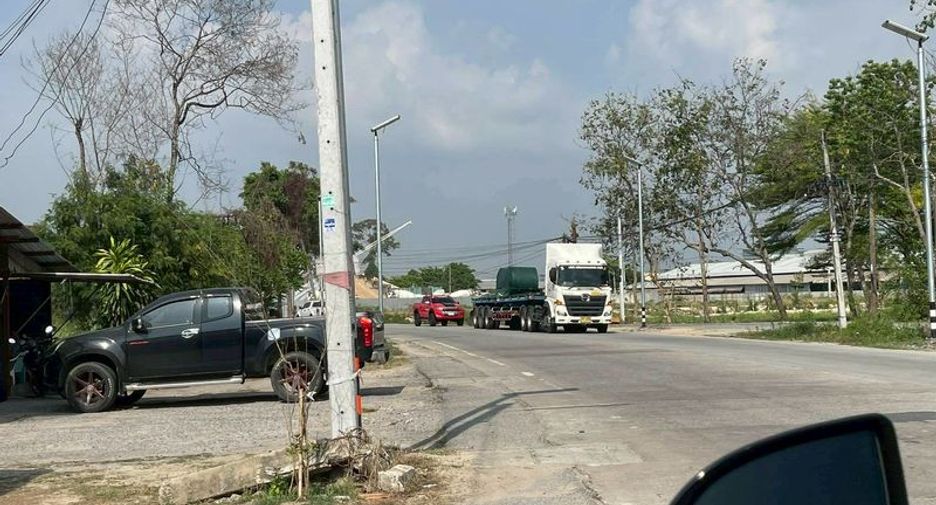 出售 土地 在 Si Racha, Chon Buri