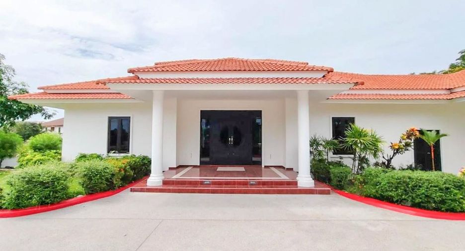 For sale 3 bedrooms villa in Cha Am, Phetchaburi