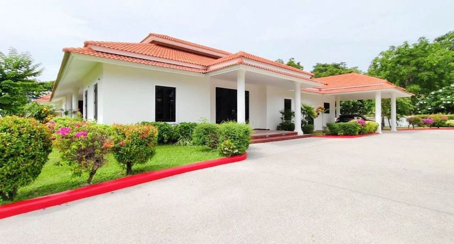 For sale 3 bedrooms villa in Cha Am, Phetchaburi
