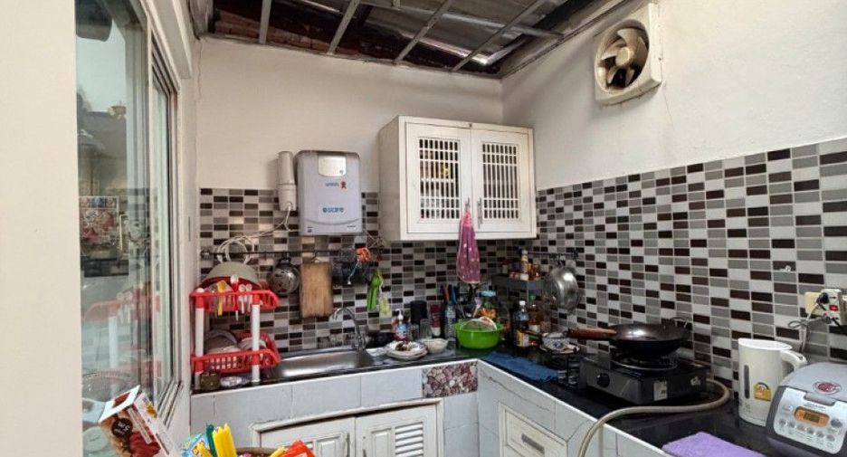 For sale 3 bedrooms townhouse in Bang Khun Thian, Bangkok