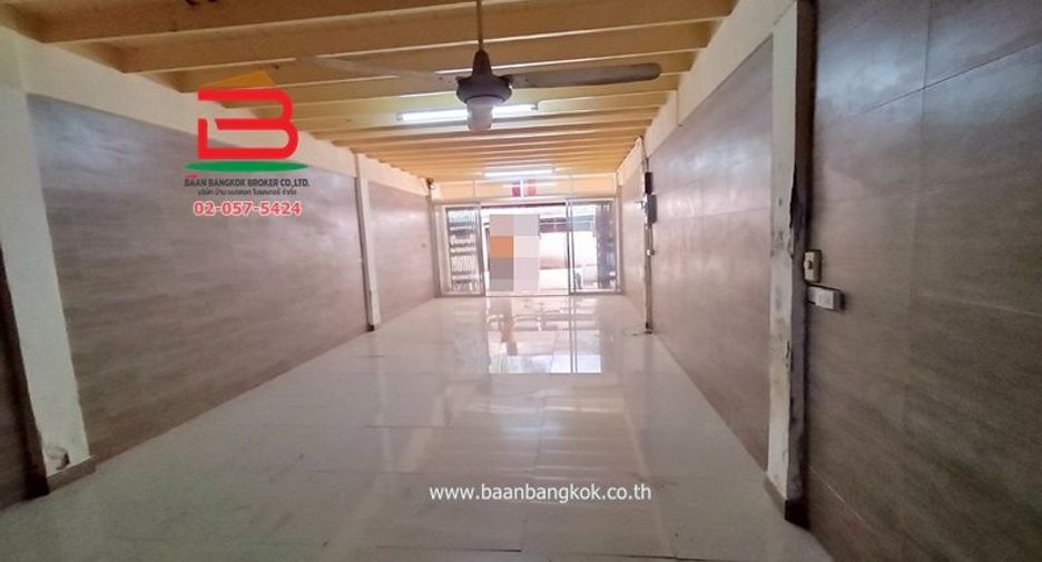 Local comercial en venta de 2 habitaciones en Phasi Charoen, Bangkok