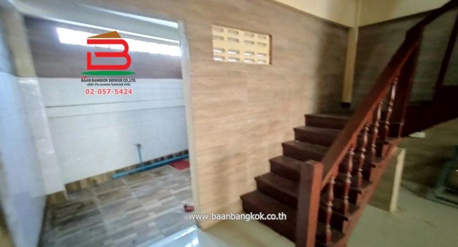 Local comercial en venta de 2 habitaciones en Phasi Charoen, Bangkok