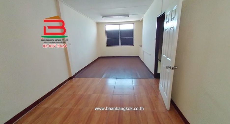Local comercial en venta de 2 habitaciones en Phasi Charoen, Bangkok