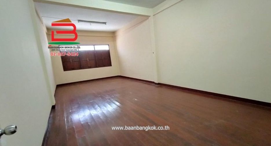 Local comercial en venta de 2 habitaciones en Phasi Charoen, Bangkok