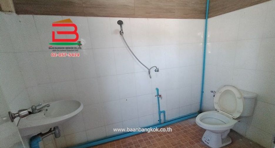 Local comercial en venta de 2 habitaciones en Phasi Charoen, Bangkok