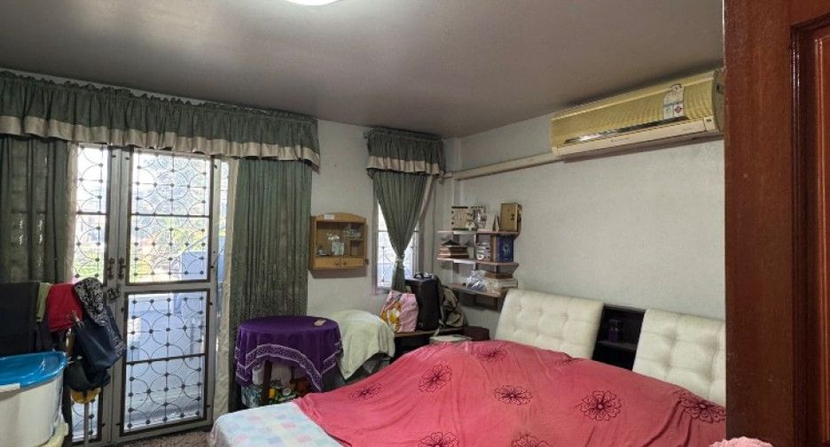 For sale 4 bedrooms townhouse in Pak Kret, Nonthaburi