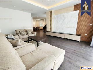 For rent and for sale 4 bedrooms retail Space in Watthana, Bangkok