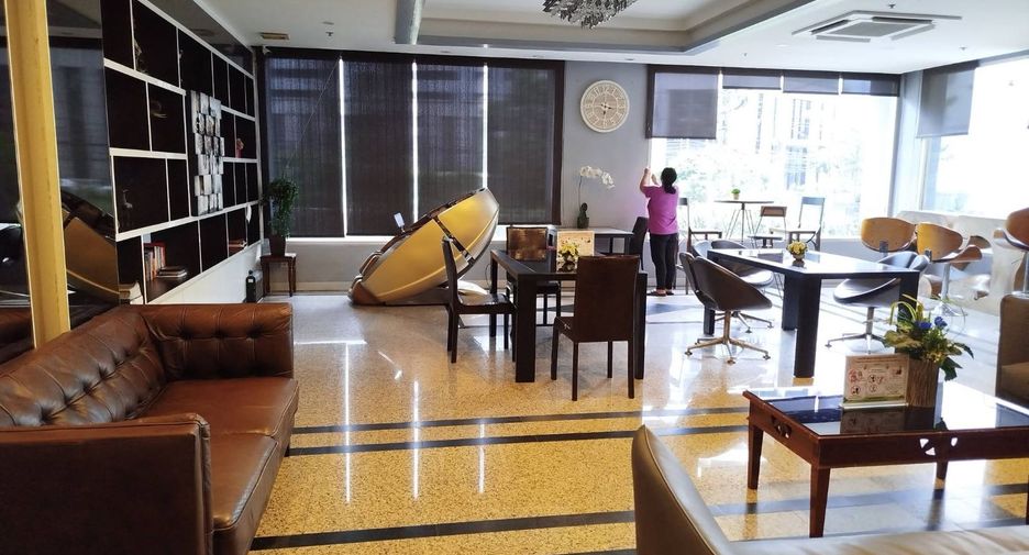 For rent 2 bedrooms condo in Watthana, Bangkok