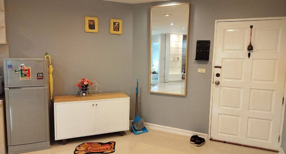 For rent 2 bedrooms condo in Watthana, Bangkok