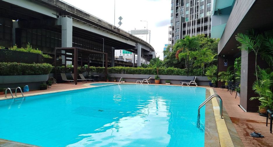 For rent 2 bedrooms condo in Watthana, Bangkok