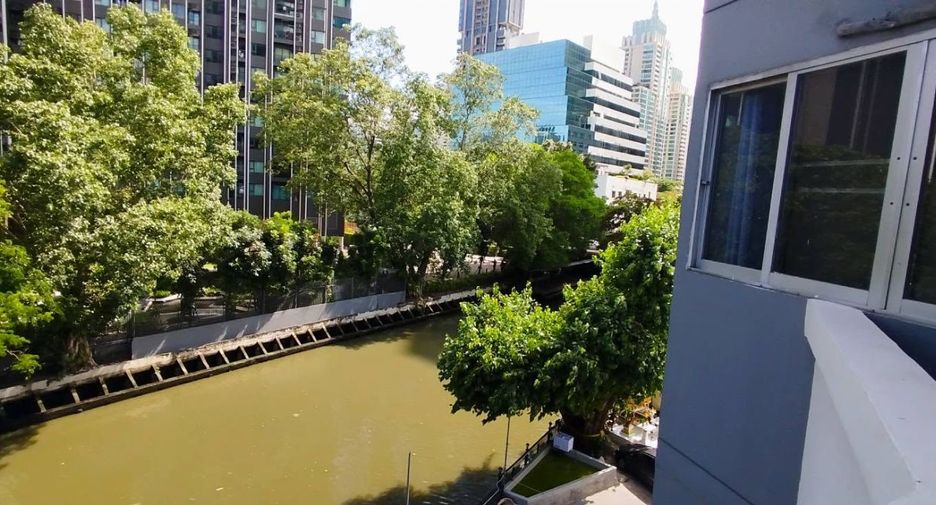 For rent 2 bedrooms condo in Watthana, Bangkok
