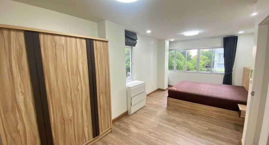 Wohnung zur Miete mit 1 Zimmer in Yan Nawa, Bangkok