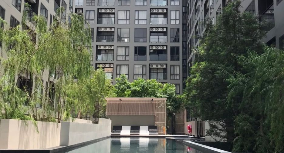 For rent 2 bedrooms condo in Phra Khanong, Bangkok