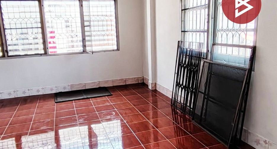 For sale 2 bedrooms townhouse in Mueang Samut Prakan, Samut Prakan