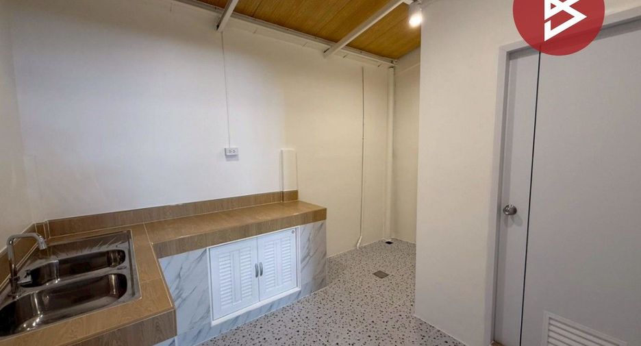 For sale 2 bedrooms townhouse in Mueang Samut Prakan, Samut Prakan