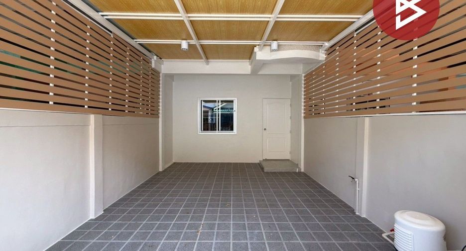 For sale 2 bedrooms townhouse in Mueang Samut Prakan, Samut Prakan