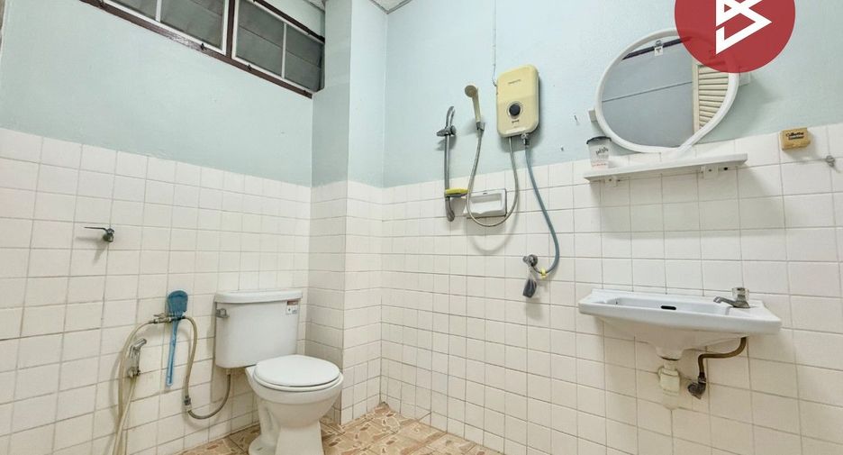 Reihenhaus zum Kauf mit 2 Zimmer in Mueang Ratchaburi, Ratchaburi