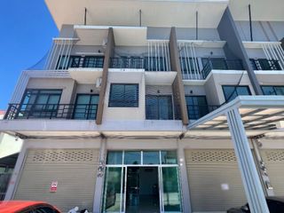 For rent そして for sale 3 ベッドルーム retail Space in Mueang Chon Buri, Chonburi