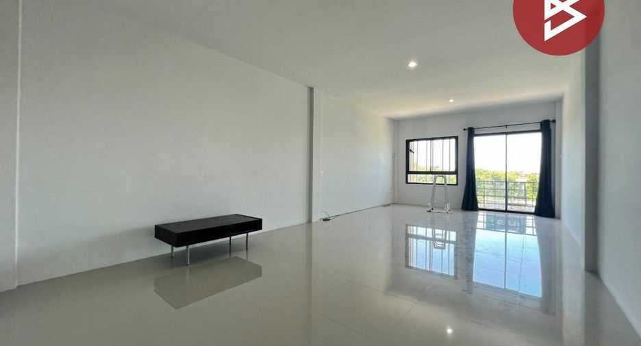 For rent そして for sale 3 ベッドルーム retail Space in Mueang Chon Buri, Chonburi