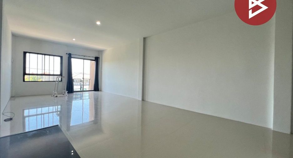 For rent そして for sale 3 ベッドルーム retail Space in Mueang Chon Buri, Chonburi