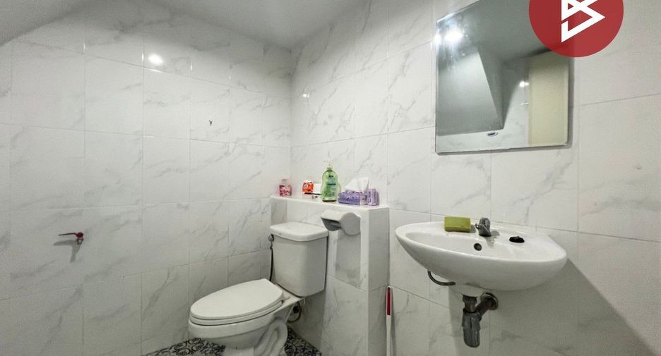 For rent そして for sale 3 ベッドルーム retail Space in Mueang Chon Buri, Chonburi
