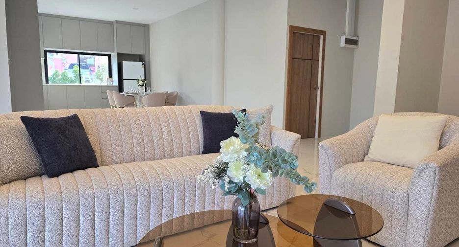 For rent 4 bedrooms villa in East Pattaya, Pattaya