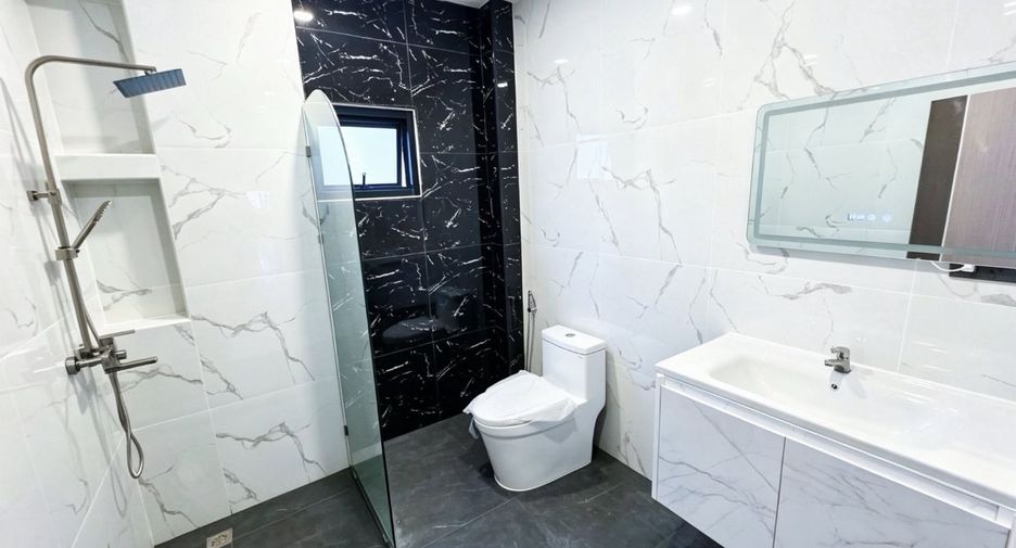 For rent 4 bedrooms villa in East Pattaya, Pattaya