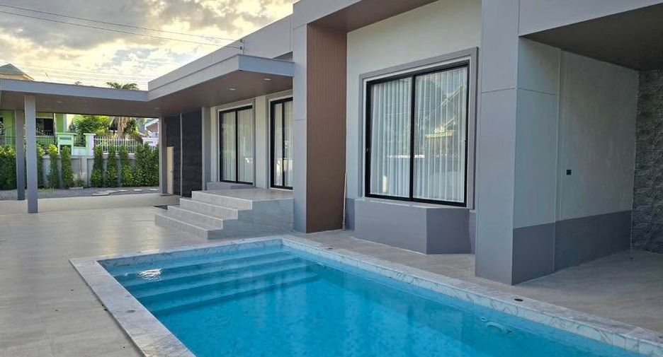 For rent 4 bedrooms villa in East Pattaya, Pattaya