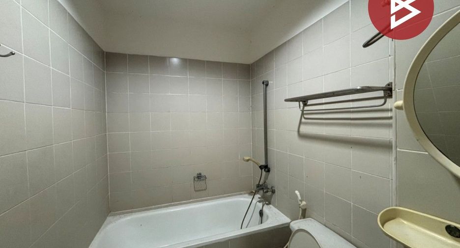 For sale 3 bedrooms townhouse in Mueang Samut Prakan, Samut Prakan
